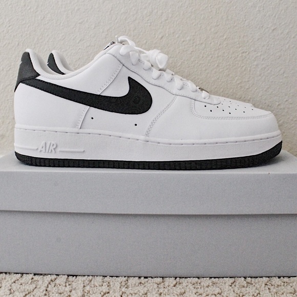 Nike Men's Air Force 1 '07 - Wht/Black (Size 11) Nike Men's Air Force 1 '07 - Wht/Black (Size 11)